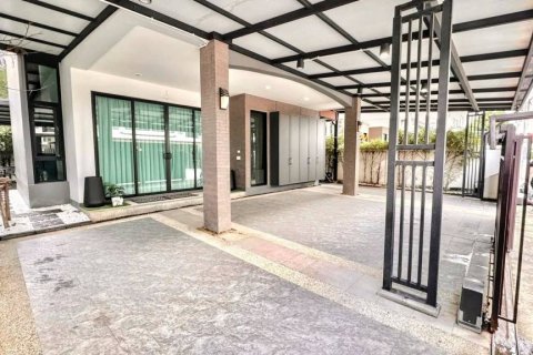 House in Bangkok, Thailand 5 bedrooms № 116116 - photo 3