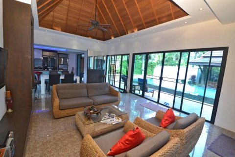Villa in Bang Tao, Thailand 3 bedrooms № 99563 - photo 3