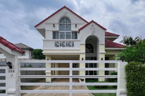 House in Suan Luang, Bangkok, Thailand 3 bedrooms № 132100 - photo 4