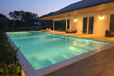 Villa in Cha-am, Thailand 4 bedrooms № 104797 - photo 2