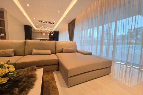 Villa in Cha-am, Thailand 4 bedrooms № 104797 - photo 4