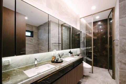 Condo in Khlong Toei, Bangkok, Thailand, 3 bedrooms  № 123961 - photo 6