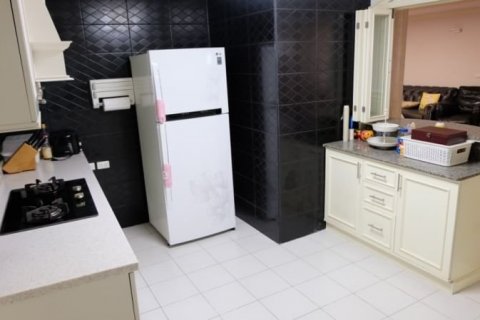 Кондоминиум с 3 спальнями в Клонг Тоэй, Бангкок, Таиланд № 123959 - фото 2