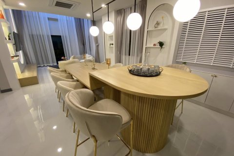 Condo in Samut Prakan, Thailand, 4 bedrooms  № 123913 - photo 9