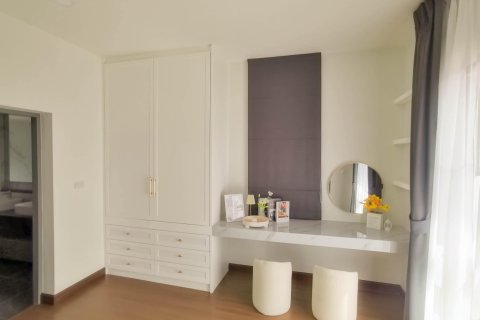 Condo in Samut Prakan, Thailand, 4 bedrooms  № 123913 - photo 14