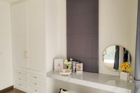 Condo in Samut Prakan, Thailand, 4 bedrooms  № 123913 - photo 16