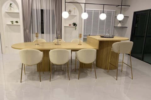 Condo in Samut Prakan, Thailand, 4 bedrooms  № 123913 - photo 8