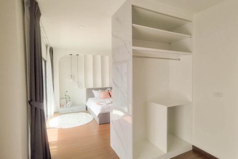 Condo in Samut Prakan, Thailand, 4 bedrooms  № 123913 - photo 15