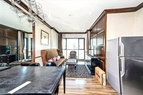 Condo in Bangkok, Thailand, 2 bedrooms  № 132985 - photo 2