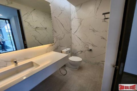 Квартира в Бангкоке, Таиланд с 2 спальнями  № 125656 - фото 24