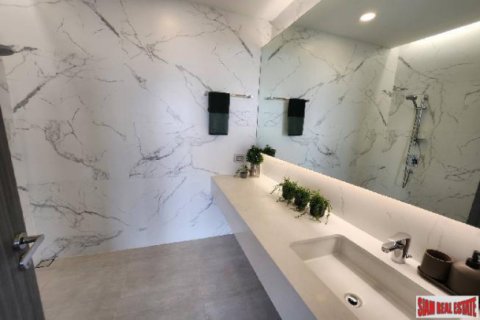 Квартира в Бангкоке, Таиланд с 2 спальнями № 125655 - фото 13