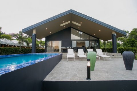 House in Hua Hin, Thailand 4 bedrooms № 125159 - photo 1