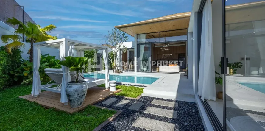 House in Phuket, Thailand 4 bedrooms № 130874