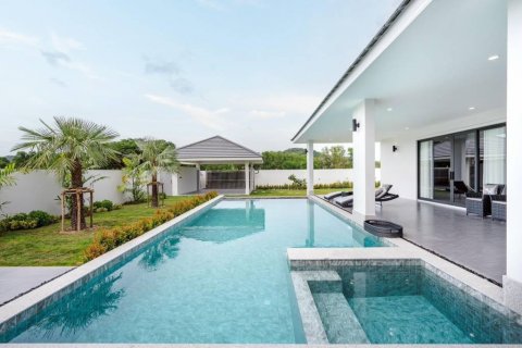 Villa in Pran Buri, Thailand 3 bedrooms № 105159 - photo 1