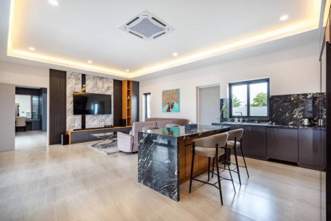 Villa in Pran Buri, Thailand 3 bedrooms № 105159 - photo 7