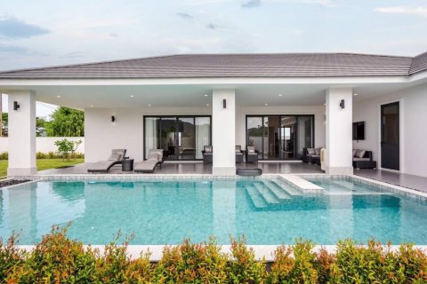 Villa in Pran Buri, Thailand 3 bedrooms № 105159 - photo 4