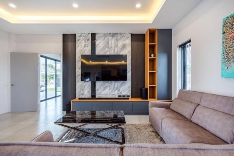 Villa in Pran Buri, Thailand 3 bedrooms № 105160 - photo 6