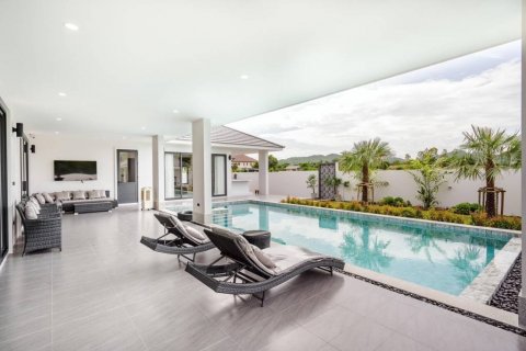 Villa in Pran Buri, Thailand 3 bedrooms № 105158 - photo 5