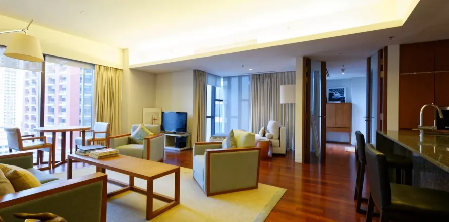 Condo in Pathum Wan, Bangkok, Thailand, 2 bedrooms  № 123972