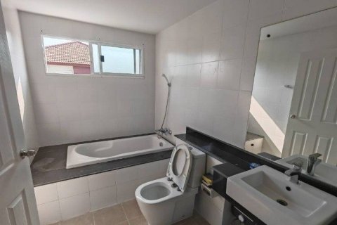 House in Lat Krabang, Bangkok, Thailand 4 bedrooms № 141989 - photo 11