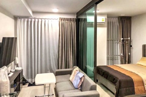 Condo à Khlong Toei, Bangkok, Thaïlande, 1 chambre № 104460 - photo 2