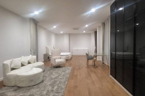 Дуплекс в Ванг Тонг Ланге, Бангкок, Таиланд с 4 спальнями № 132691 - фото 9