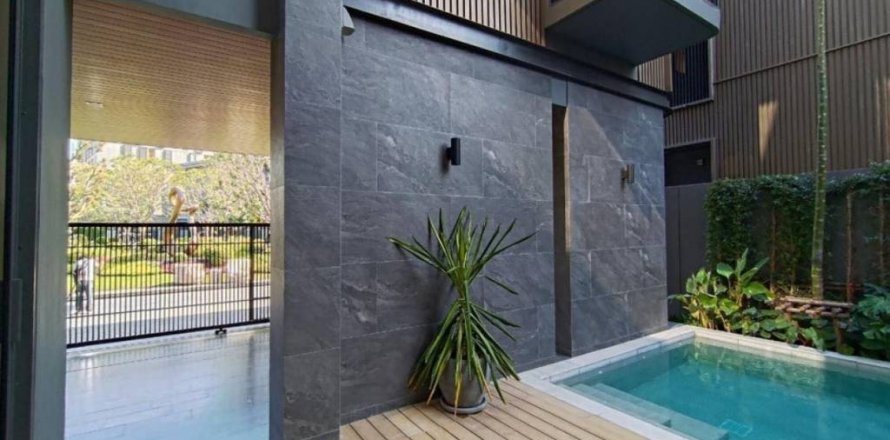 Дуплекс в Ванг Тонг Ланге, Бангкок, Таиланд с 4 спальнями № 132691