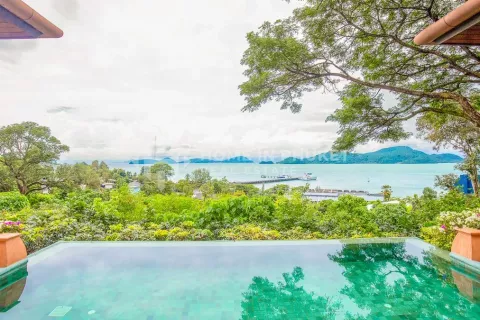 House in Phuket, Thailand 2 bedrooms № 131189 - photo 1