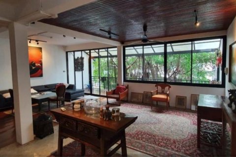 Condo in Bang Rak, Bangkok, Thailand, 4 bedrooms  № 123743 - photo 1