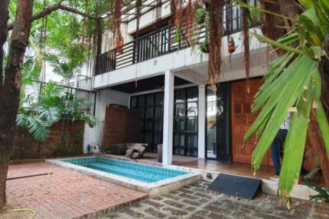 Condo in Bang Rak, Bangkok, Thailand, 4 bedrooms  № 123743 - photo 15