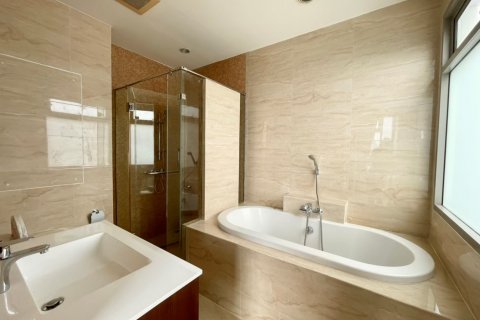 Condo à Watthana, Bangkok, Thaïlande, 3 chambres  № 123745 - photo 13