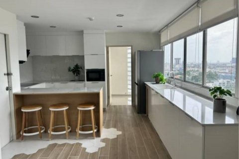 Condo in Watthana, Bangkok, Thailand, 4 bedrooms  № 123694 - photo 4