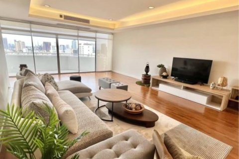 Condo in Watthana, Bangkok, Thailand, 4 bedrooms  № 123694 - photo 1