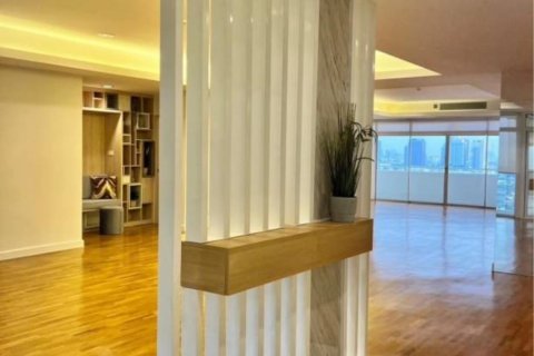 Condo in Watthana, Bangkok, Thailand, 4 bedrooms  № 123694 - photo 13