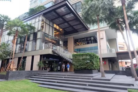 Condo in Khlong Toei, Bangkok, Thailand, 3 bedrooms  № 123744 - photo 2