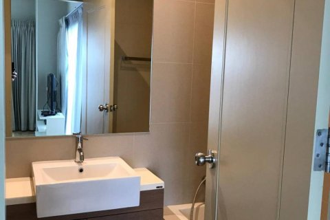 Condo in Bangkok, Thailand, 2 bedrooms  № 132410 - photo 6