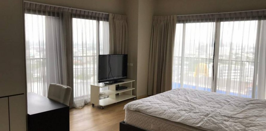 Condo in Bangkok, Thailand, 2 bedrooms  № 132410