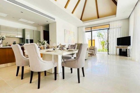 House in Bang Tao, Thailand 3 bedrooms № 124079 - photo 12