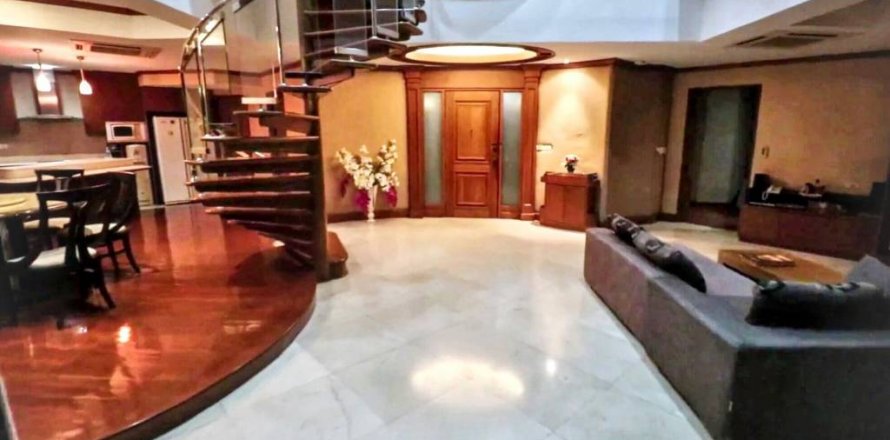 Duplex in Bangkok, Thailand 3 bedrooms № 125986