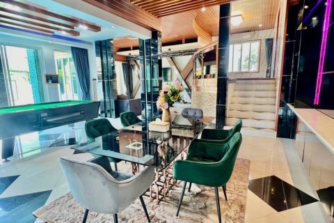 Villa in Pattaya, Thailand 4 bedrooms № 119749 - photo 8