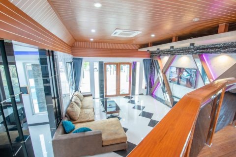 Villa in Pattaya, Thailand 4 bedrooms № 119749 - photo 6
