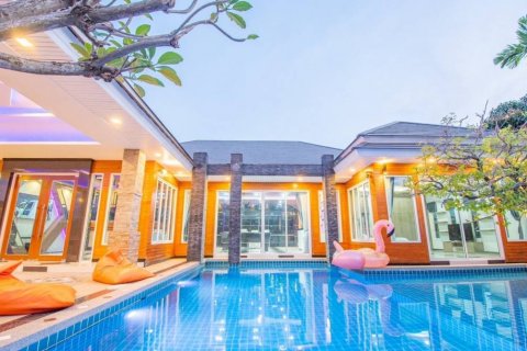 Villa in Pattaya, Thailand 4 bedrooms № 119749 - photo 1