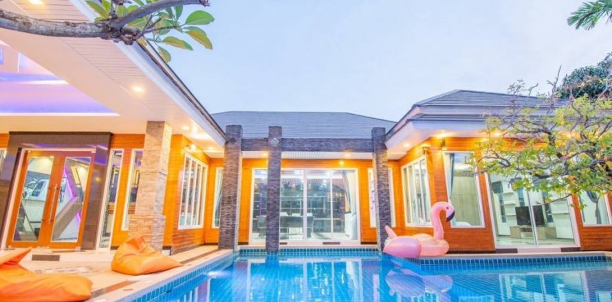 Villa in Pattaya, Thailand 4 bedrooms № 119749