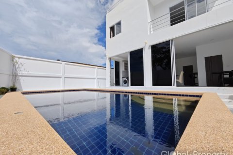 Дом в Паттайе, Таиланд с 4 спальнями  № 144372 - фото 1