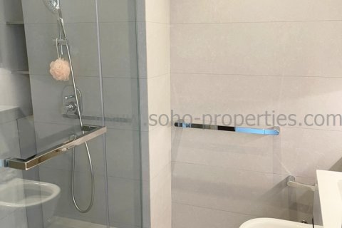 Condo in Bangkok, Thailand, 3 bedrooms  № 143534 - photo 24