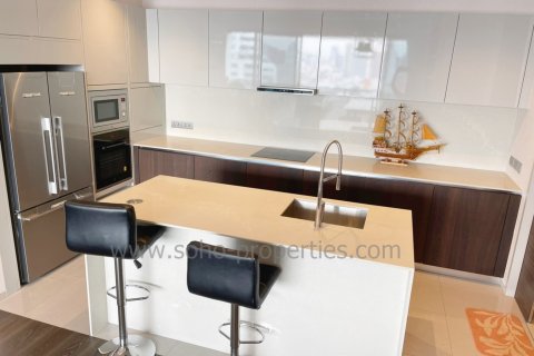 Condo in Bangkok, Thailand, 3 bedrooms  № 143534 - photo 10