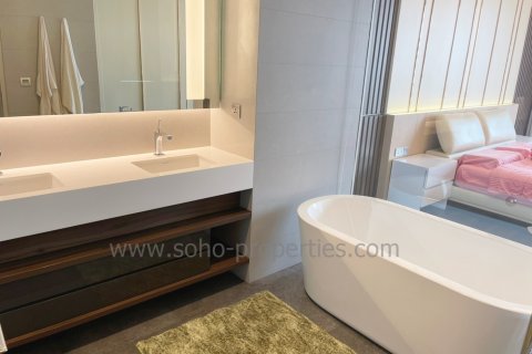 Condo in Bangkok, Thailand, 3 bedrooms  № 143534 - photo 18