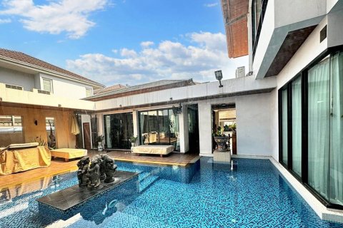 House in Bangkok, Thailand 6 bedrooms № 86014 - photo 7