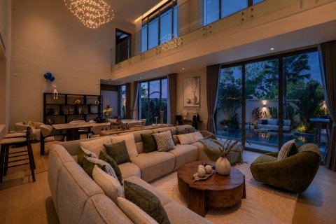 Villa in Bang Tao, Thailand 4 bedrooms № 74362 - photo 11