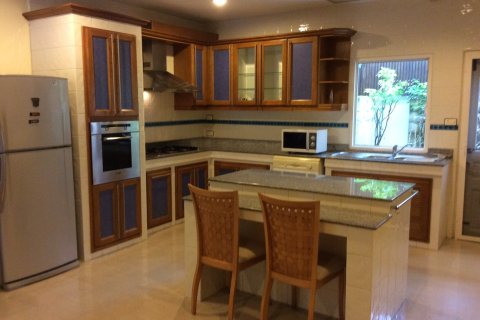 Таунхаус в Бангкоке, Таиланд с 4 спальнями № 143978 - фото 6